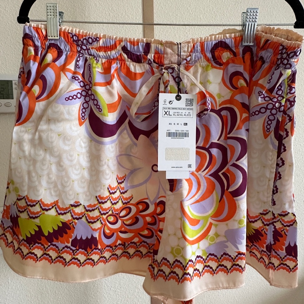 NWT Zara Printed Top( L )  ➕Shorts ( XL ) Retro look Set - Picture 16 of 16